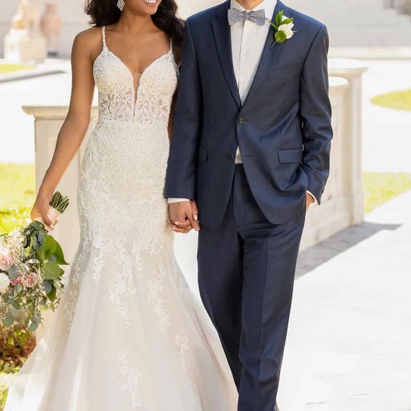 This dress has never been wore. Unaltered Style 6793. - Picture 3 of 3